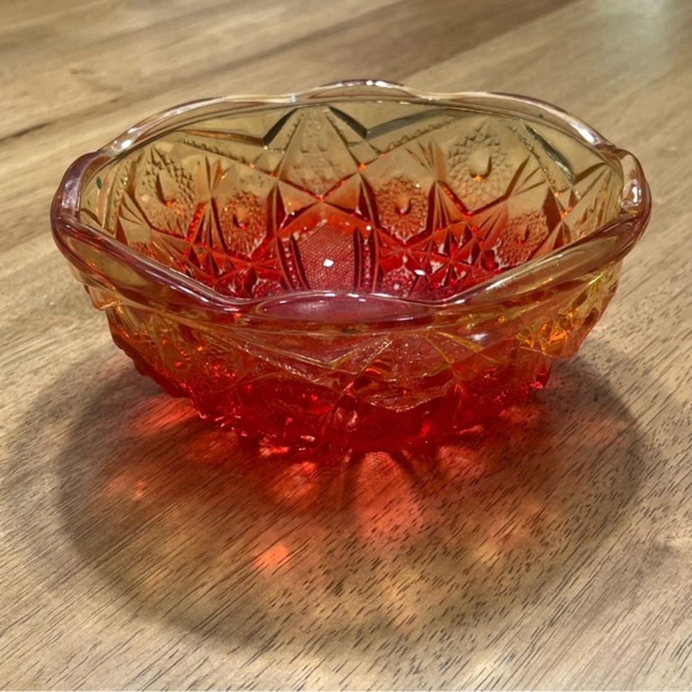Vintage 1950s Amberina Jeannette carnival glass red/orange bowl‎ stars arches